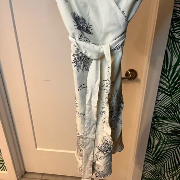 J.O.A Tessie Floral Print Wrap Dress Size Small - Picture 4 of 8